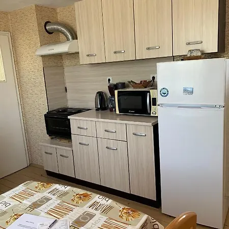 Apartment във артемида *