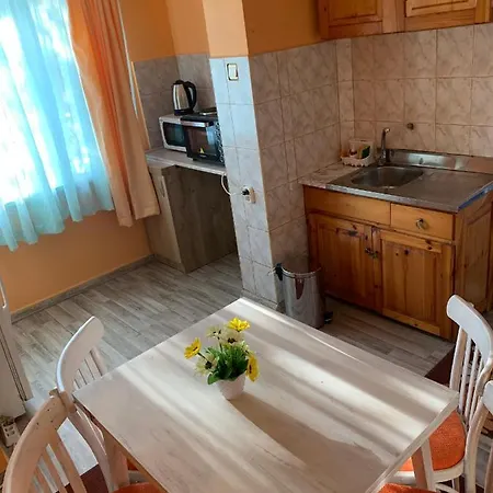 във артемида Warna