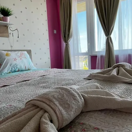във артемида Apartment Warna