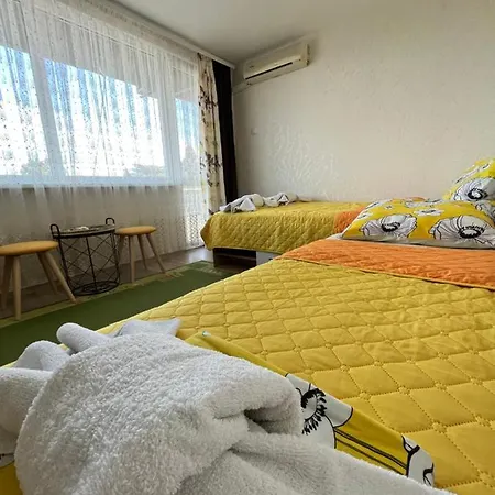 Apartment във артемида