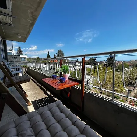Apartment във артемида Warna