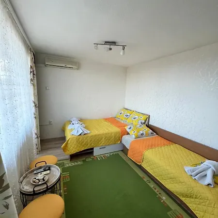 Apartment във артемида Warna