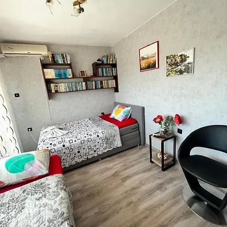 във артемида Apartment Warna